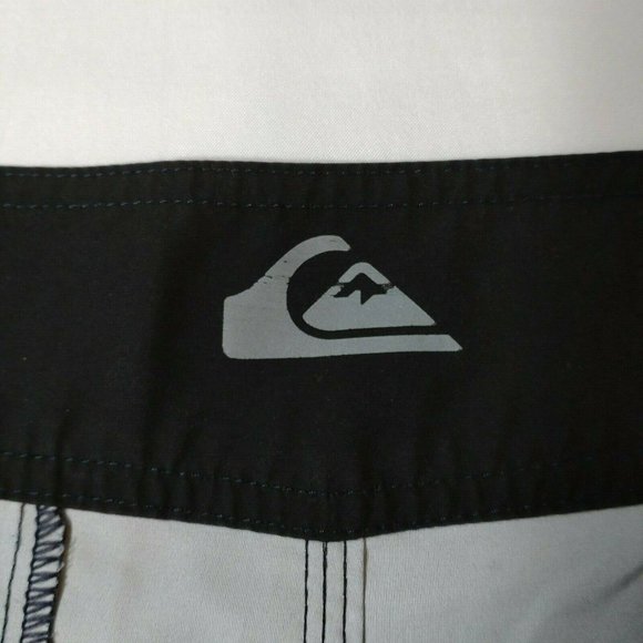 Quicksilver Navy Red Board Shorts Size 36 - Picture 8 of 11